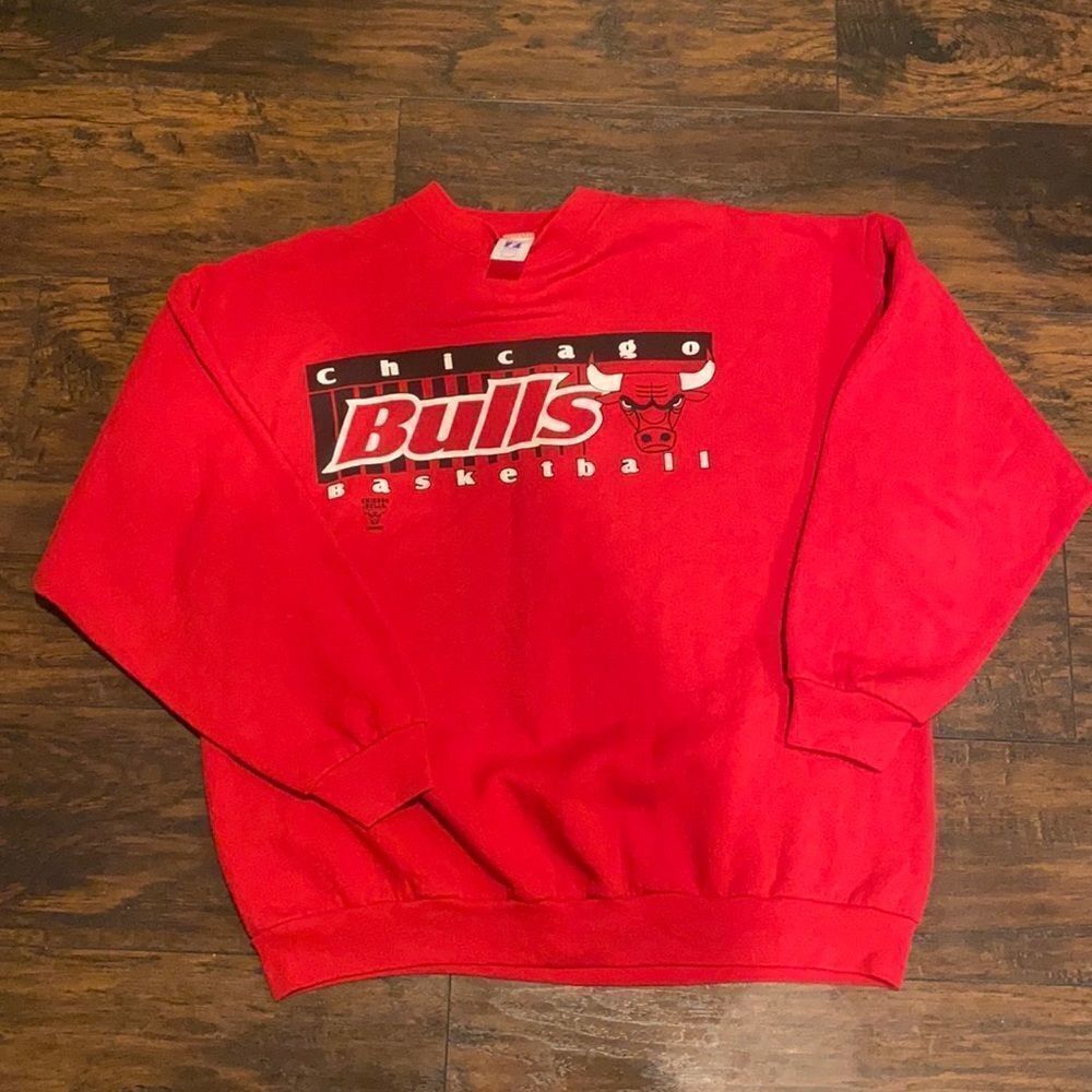 vtg logo 7 chicago bulls pullover sweatshirt made in‎ USA size XL unique design